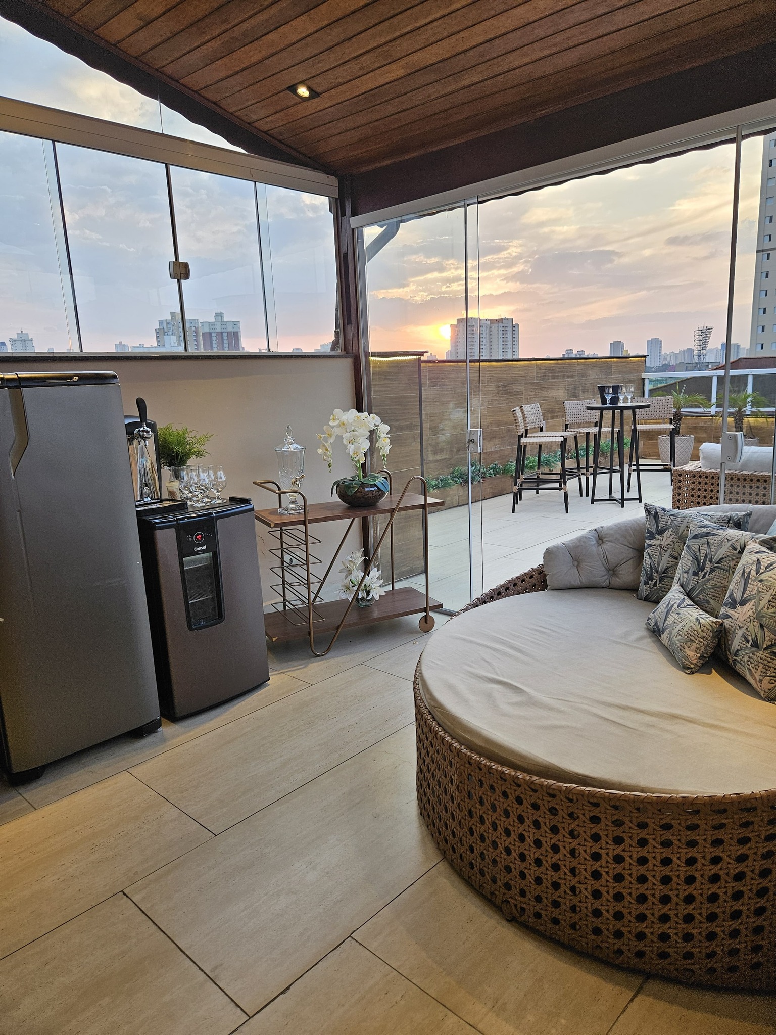 Apartamento à venda e aluguel com 3 quartos, 140m² - Foto 10