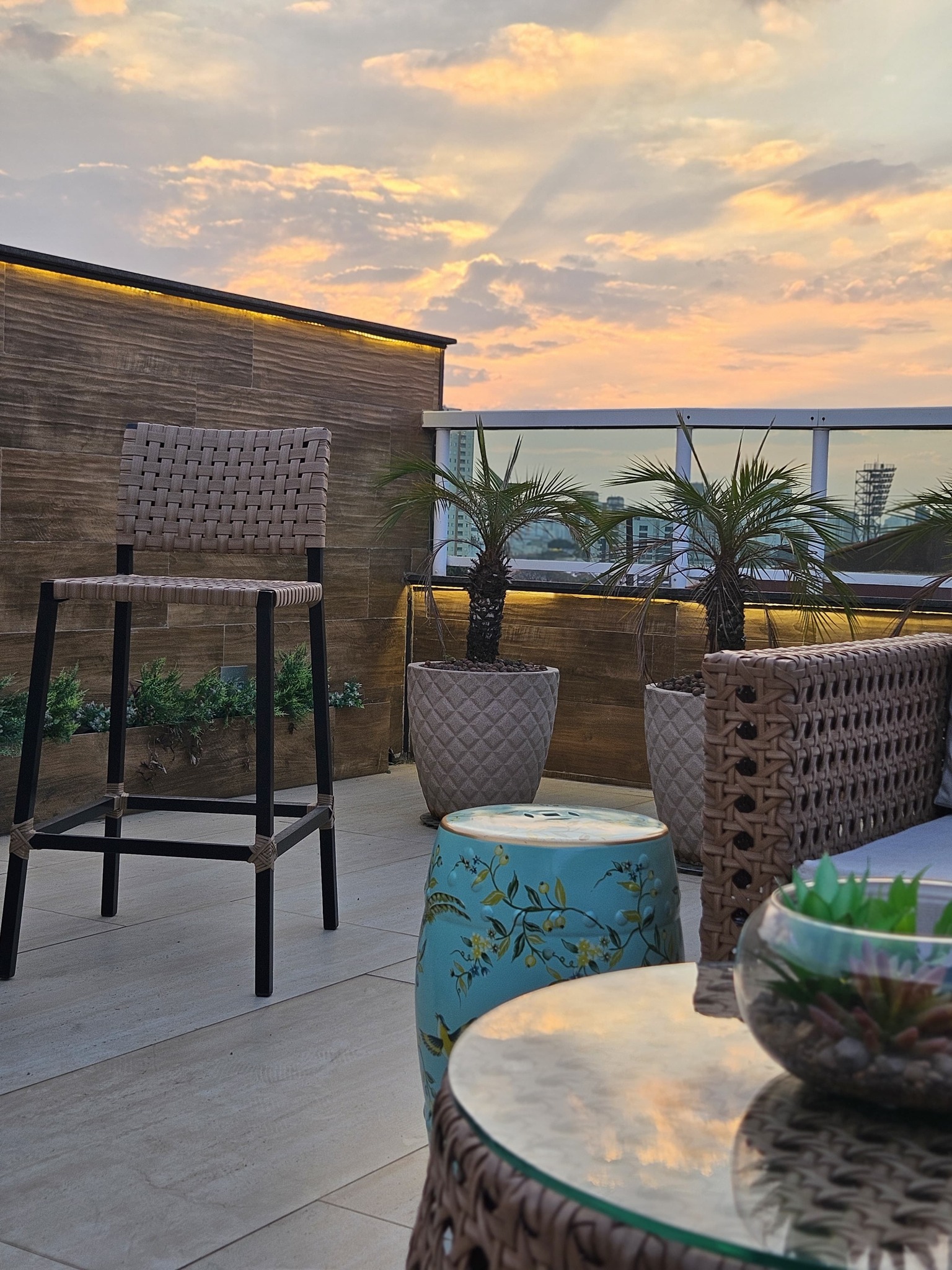 Apartamento à venda e aluguel com 3 quartos, 140m² - Foto 1