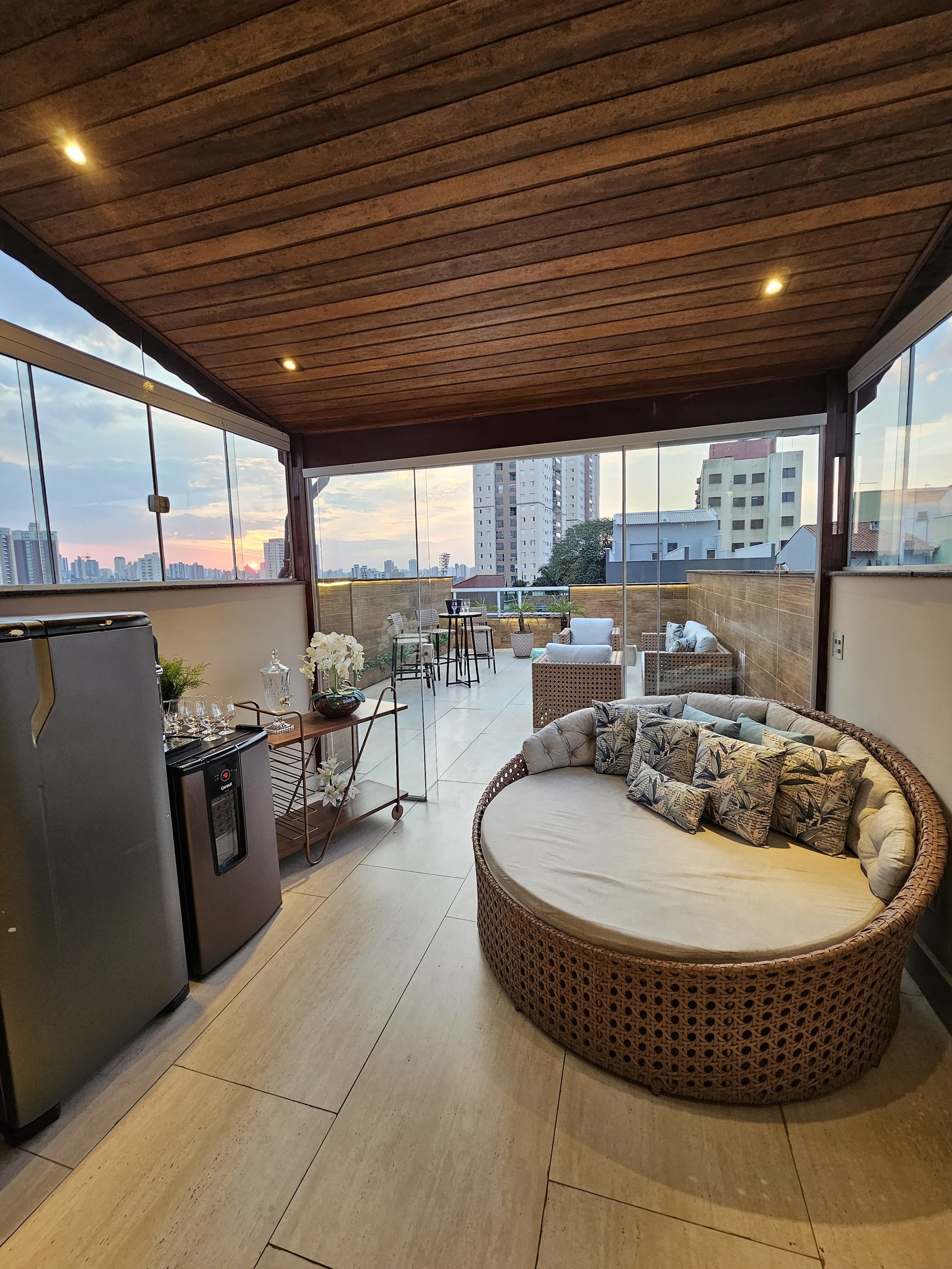 Apartamento à venda e aluguel com 3 quartos, 140m² - Foto 32