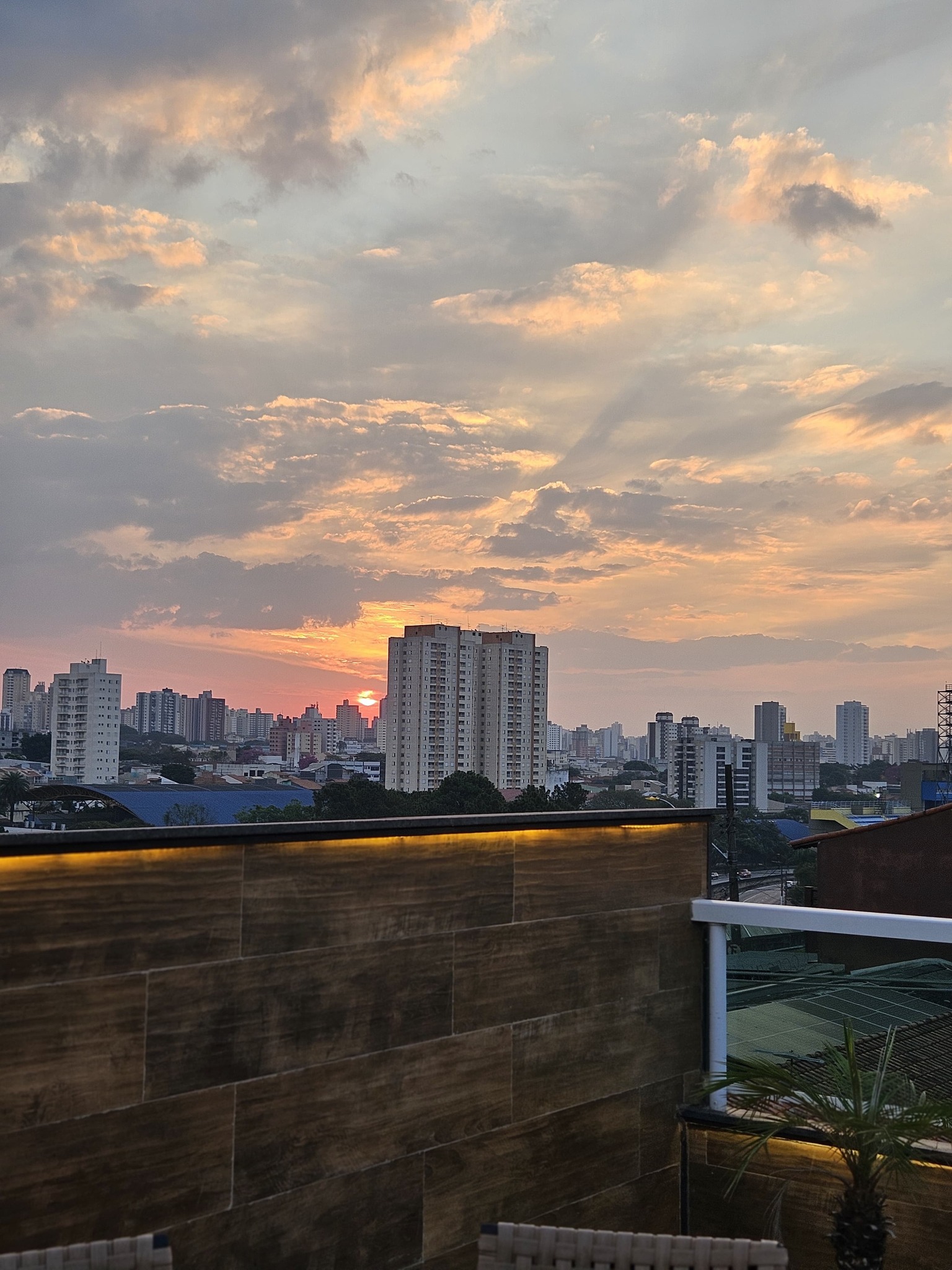 Apartamento à venda e aluguel com 3 quartos, 140m² - Foto 3
