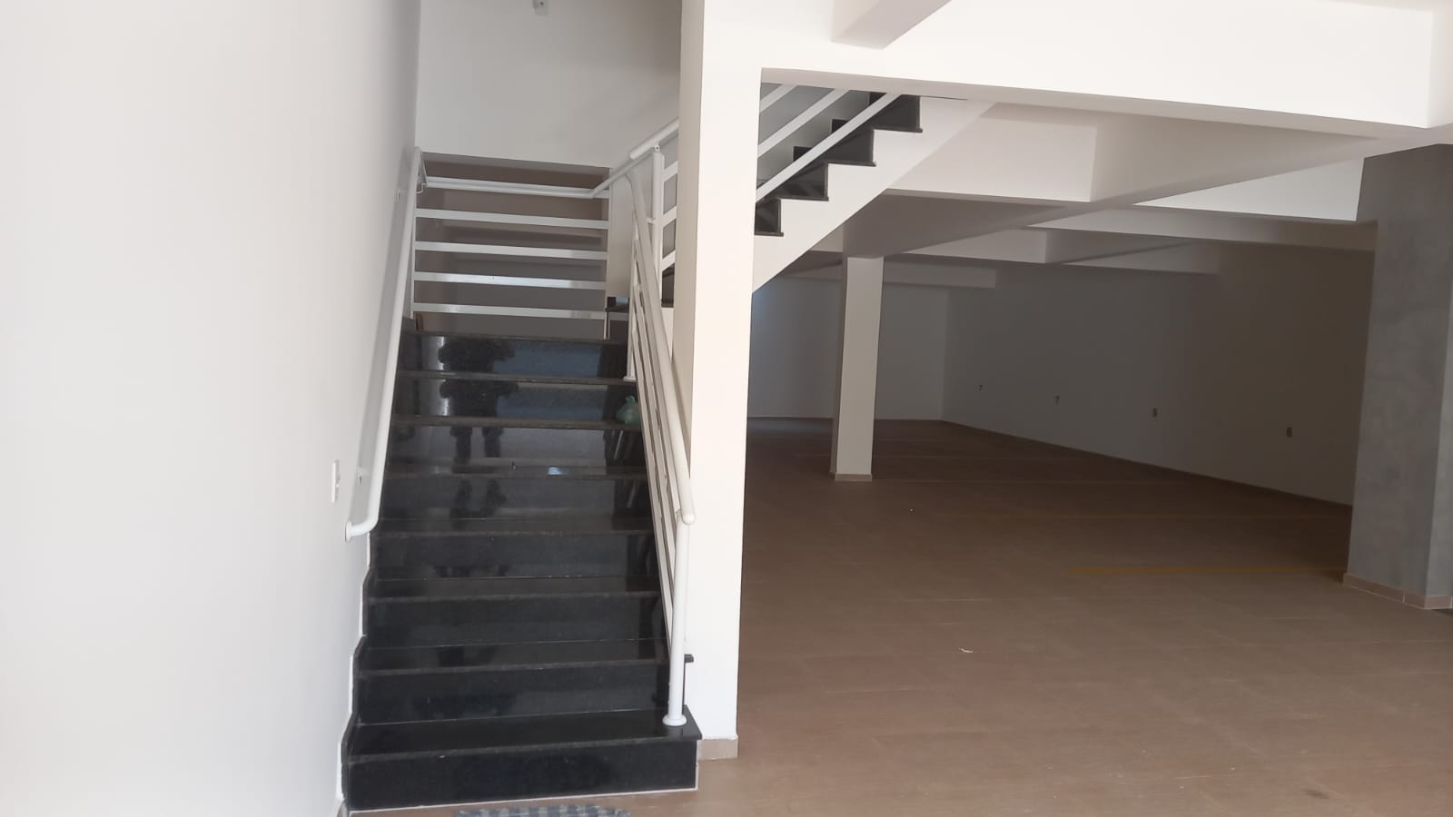 Apartamento à venda com 2 quartos, 100m² - Foto 3