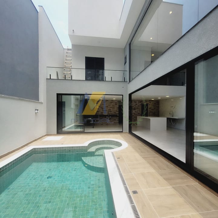 Casa à venda com 4 quartos, 234m² - Foto 1