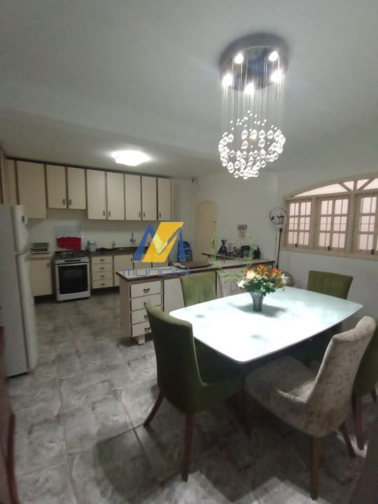 Casa à venda com 3 quartos, 199m² - Foto 10