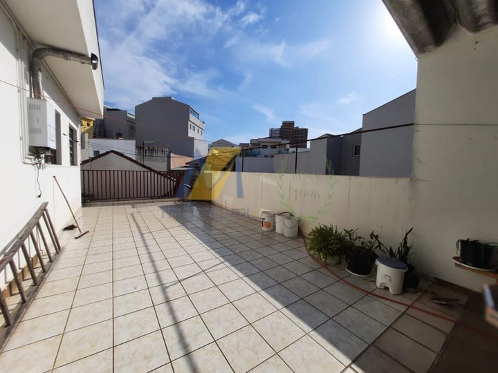 Casa para alugar com 6 quartos, 300m² - Foto 8