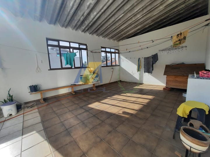 Casa para alugar com 6 quartos, 300m² - Foto 10