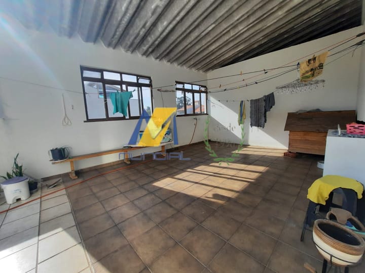 Casa para alugar com 6 quartos, 300m² - Foto 10