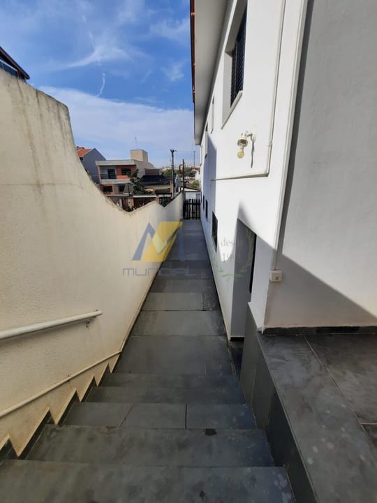 Casa para alugar com 6 quartos, 300m² - Foto 14