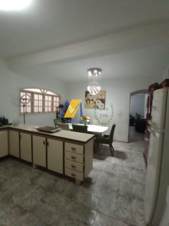 Casa à venda com 3 quartos, 199m² - Foto 11