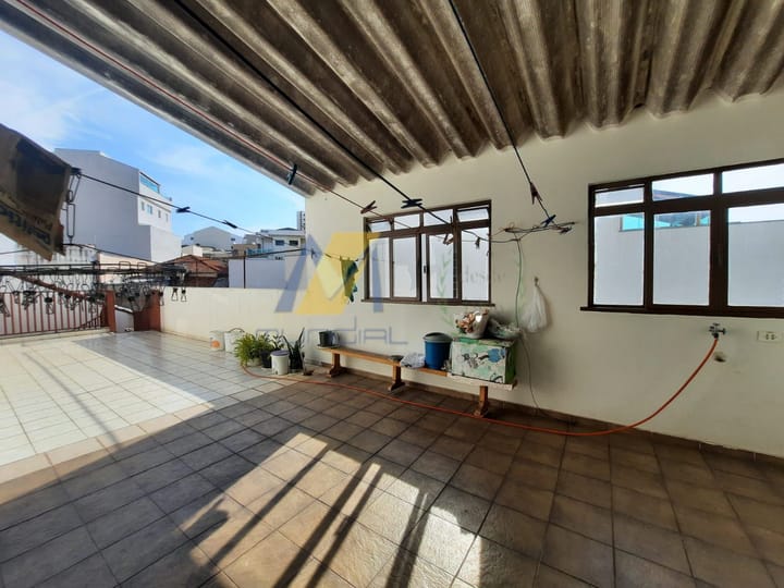 Casa para alugar com 6 quartos, 300m² - Foto 23