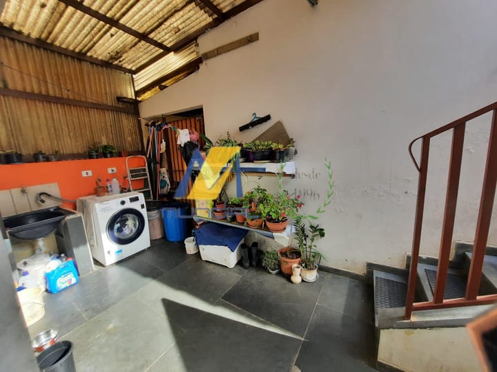 Casa para alugar com 6 quartos, 300m² - Foto 9