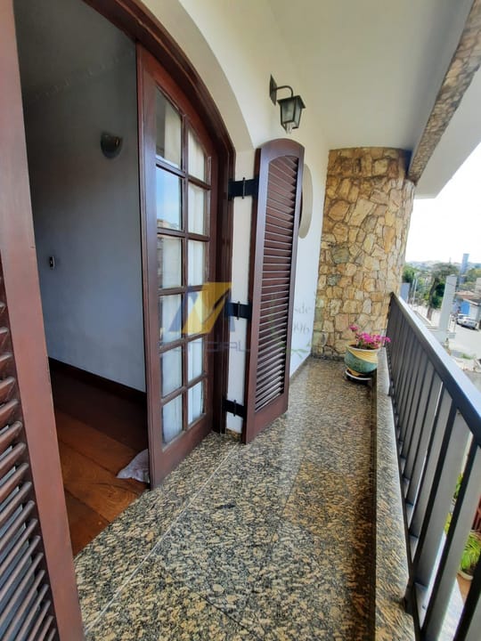 Casa para alugar com 6 quartos, 300m² - Foto 16