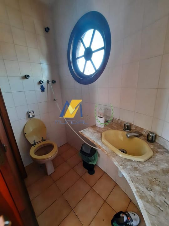 Casa para alugar com 6 quartos, 300m² - Foto 28