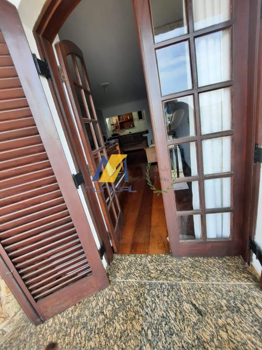 Casa para alugar com 6 quartos, 300m² - Foto 30