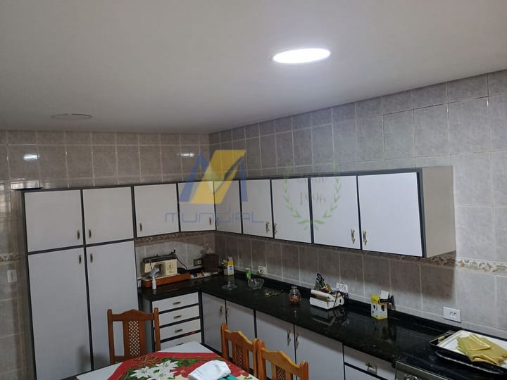 Casa à venda com 2 quartos, 228m² - Foto 3