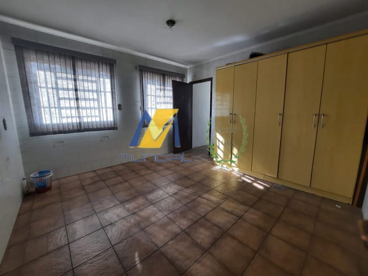 Casa para alugar com 6 quartos, 300m² - Foto 12