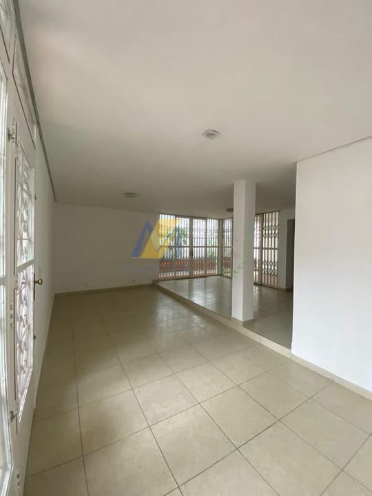 Casa à venda com 4 quartos, 217m² - Foto 5