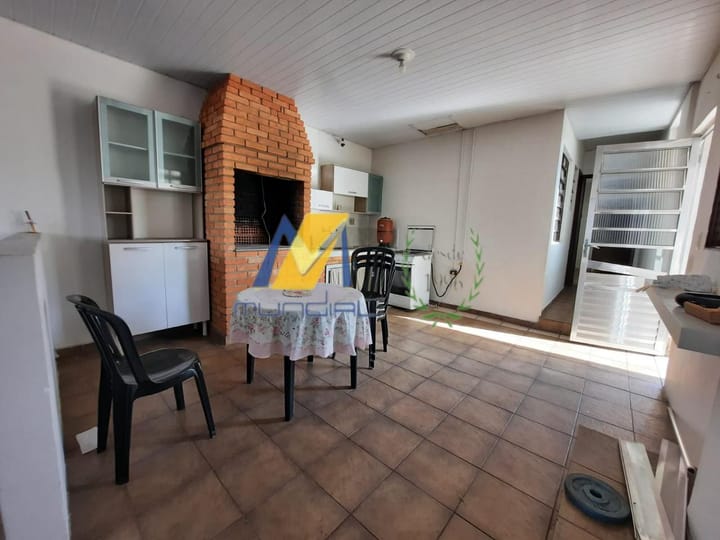 Casa para alugar com 6 quartos, 300m² - Foto 31