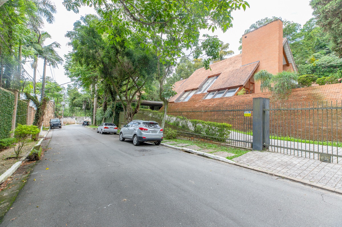 Casa à venda com 4 quartos, 800m² - Foto 4