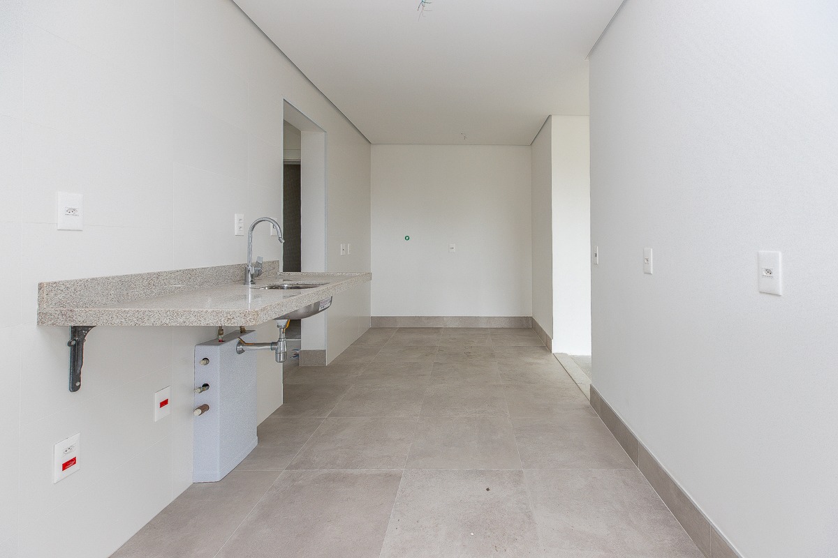 Apartamento à venda com 3 quartos, 143m² - Foto 13