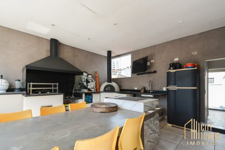 Casa à venda com 4 quartos, 214m² - Foto 2