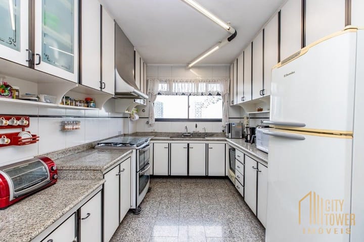 Apartamento à venda com 4 quartos, 200m² - Foto 46