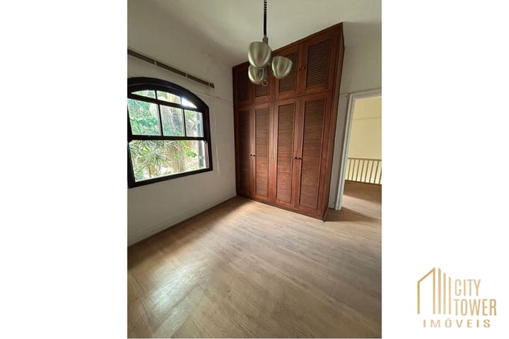 Casa à venda com 4 quartos, 335m² - Foto 2