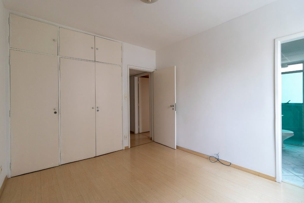 Apartamento à venda com 3 quartos, 105m² - Foto 2