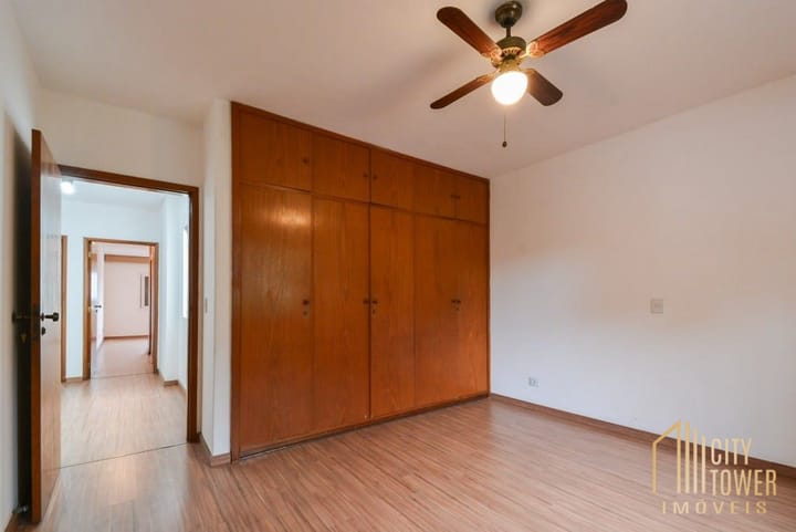 Casa à venda com 4 quartos, 331m² - Foto 14