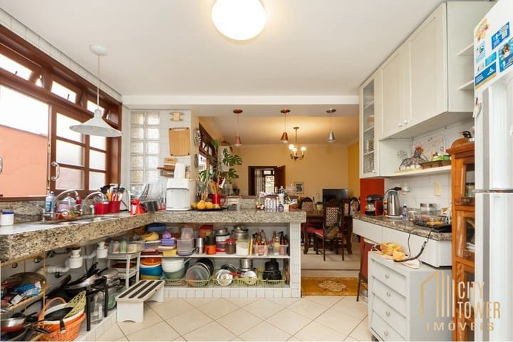 Casa à venda com 3 quartos, 220m² - Foto 8