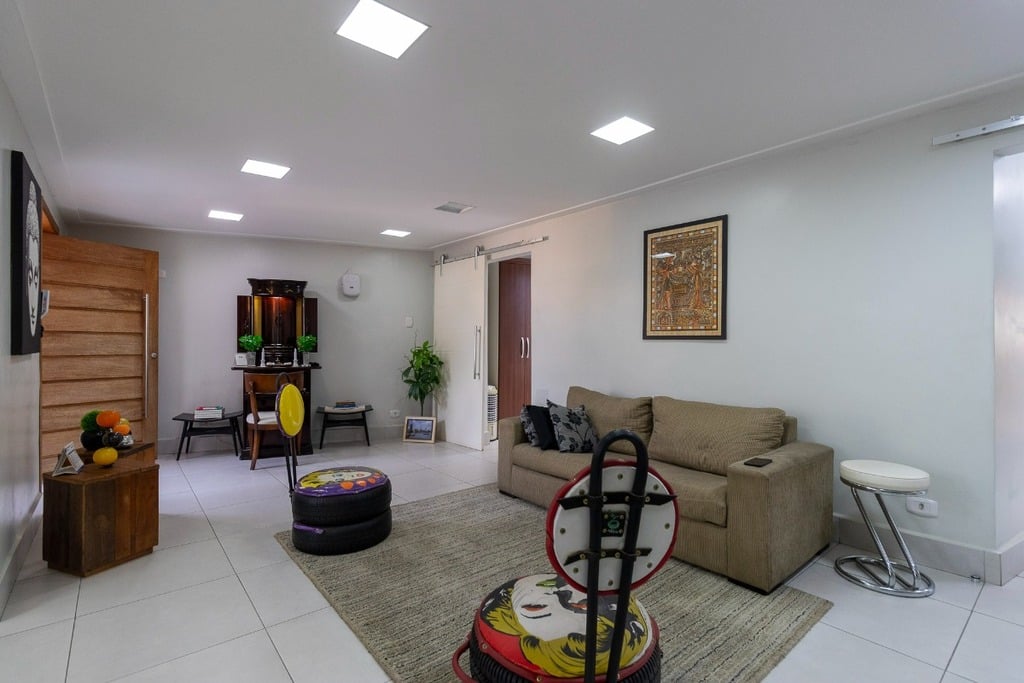 Casa à venda com 3 quartos, 220m² - Foto 1