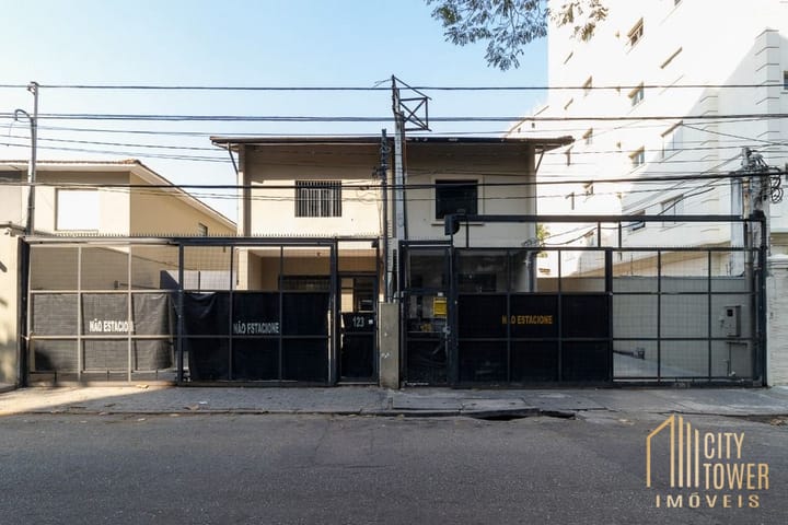 Casa à venda com 3 quartos, 208m² - Foto 1