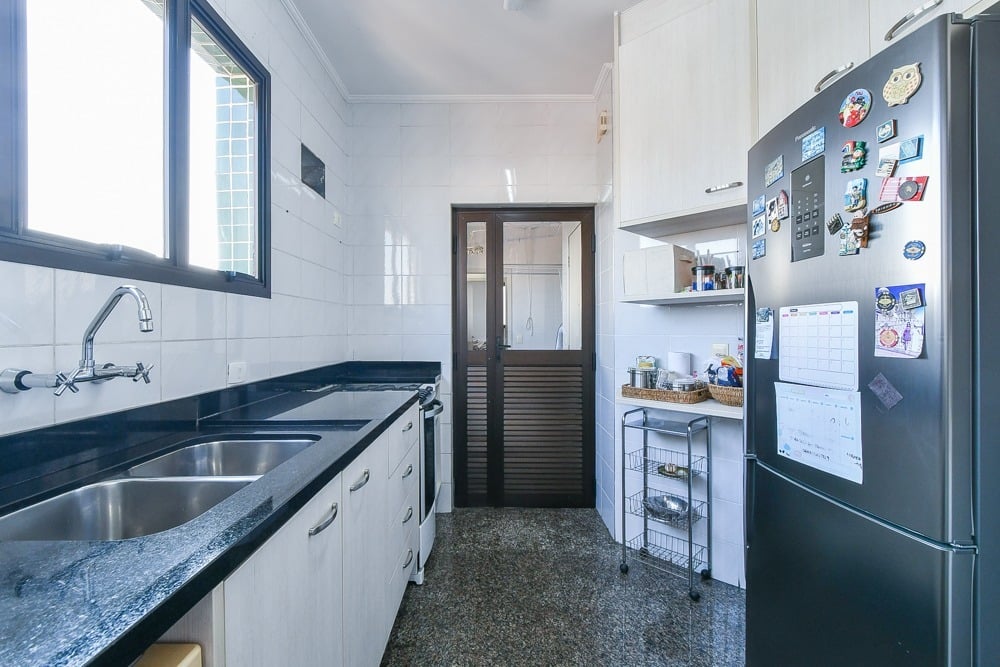 Apartamento à venda com 4 quartos, 200m² - Foto 6