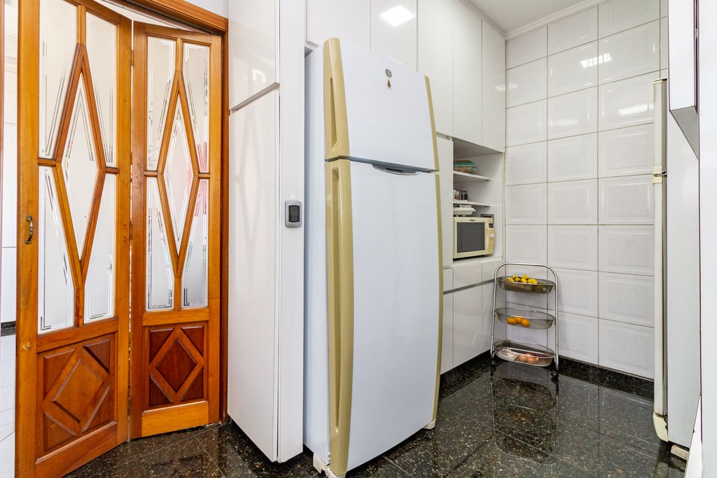 Apartamento à venda com 3 quartos, 182m² - Foto 2