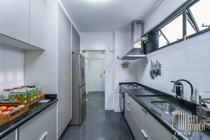 Apartamento à venda com 3 quartos, 178m² - Foto 11