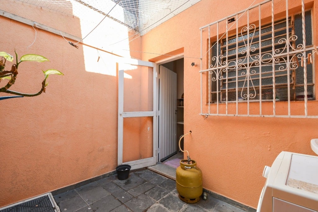 Casa à venda com 2 quartos, 100m² - Foto 2