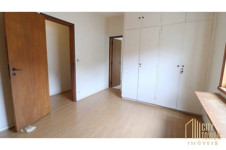 Casa à venda com 3 quartos, 216m² - Foto 4