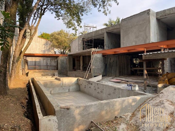 Casa à venda com 5 quartos, 800m² - Foto 1