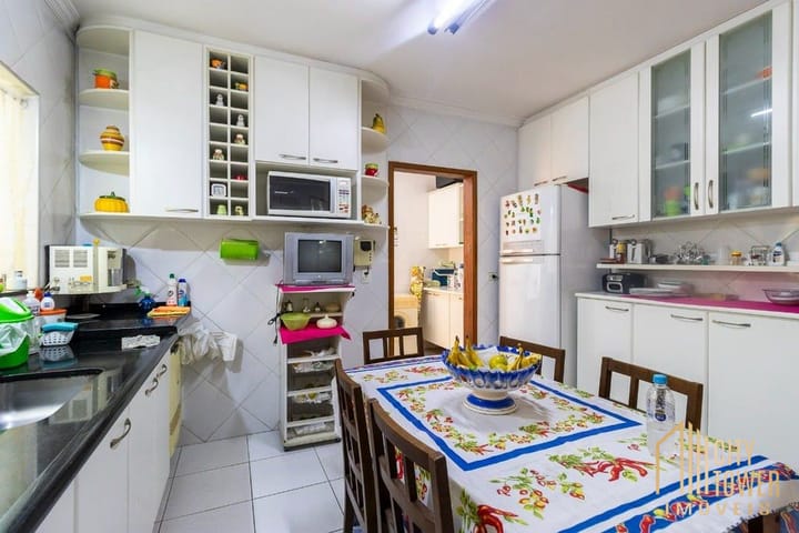 Casa à venda com 4 quartos, 200m² - Foto 28