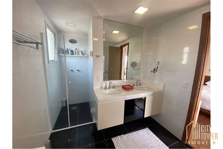 Apartamento à venda com 3 quartos, 200m² - Foto 5