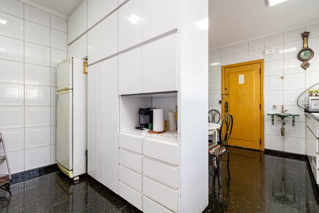 Apartamento à venda com 3 quartos, 182m² - Foto 12