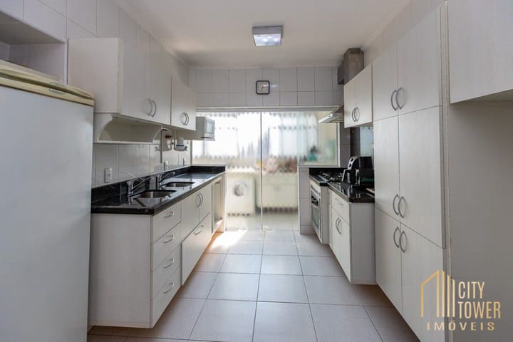 Apartamento à venda com 3 quartos, 138m² - Foto 2