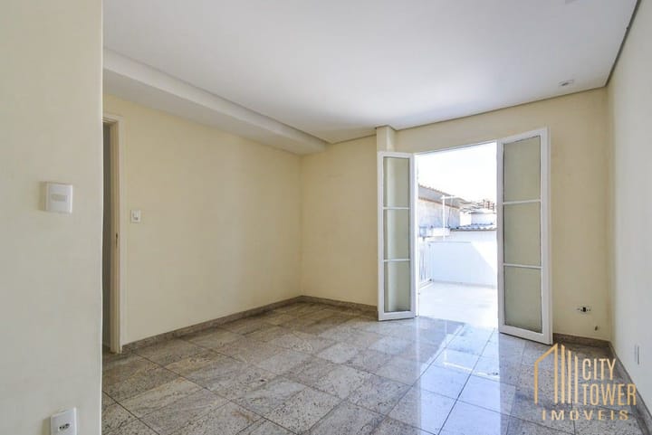 Casa à venda com 4 quartos, 205m² - Foto 4