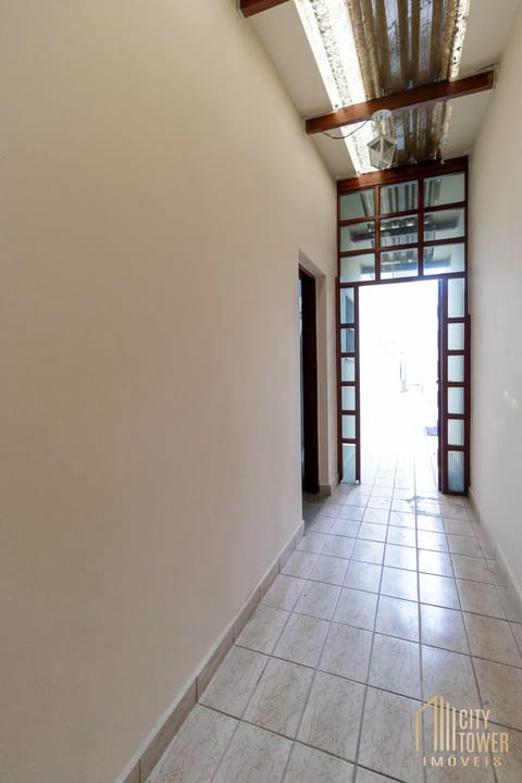 Casa à venda com 3 quartos, 240m² - Foto 5