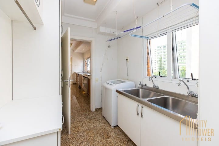 Apartamento à venda com 3 quartos, 243m² - Foto 35