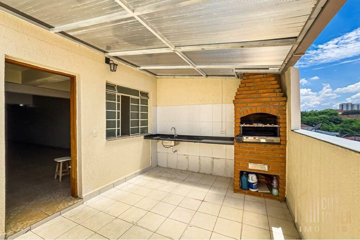 Casa à venda com 3 quartos, 190m² - Foto 2