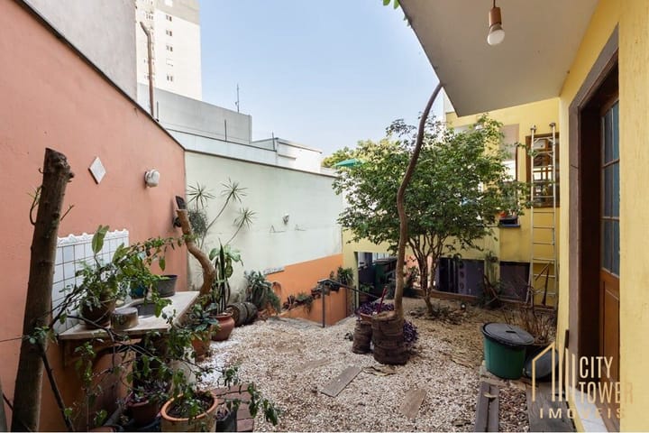 Casa à venda com 3 quartos, 220m² - Foto 2