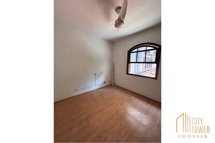 Casa à venda com 4 quartos, 335m² - Foto 4