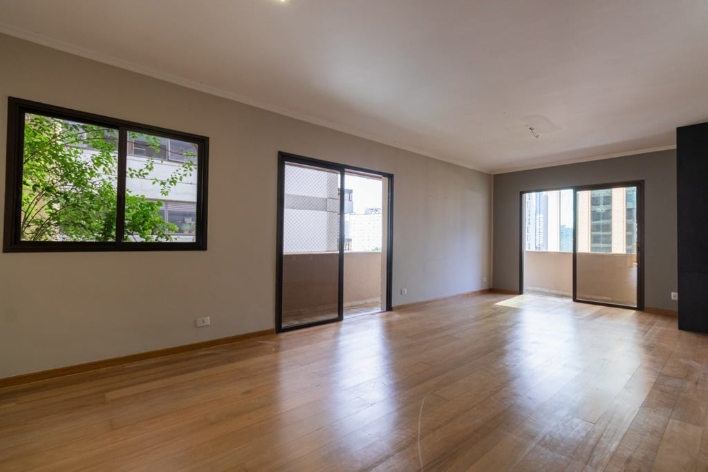 Apartamento à venda com 3 quartos, 209m² - Foto 1