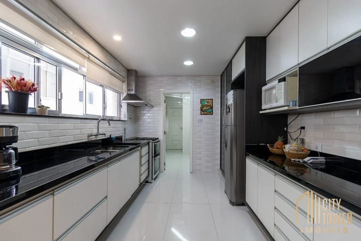 Apartamento à venda com 3 quartos, 224m² - Foto 10