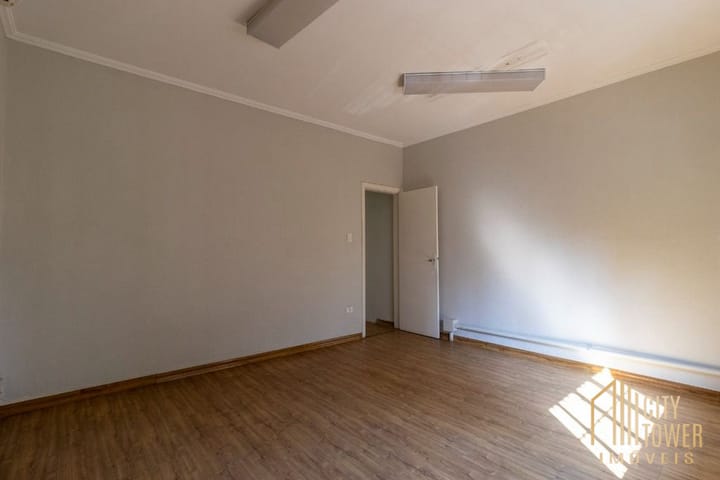 Casa à venda com 3 quartos, 208m² - Foto 2